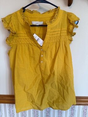 NWT Loft clip pintucked ruffle button top in mustard yellow Women’s XS